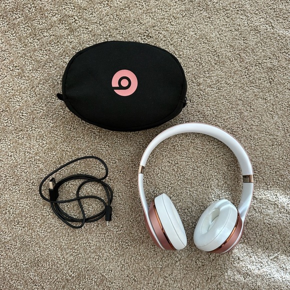 Rose Gold/White Beats (Solo3) Wireless Headphones
